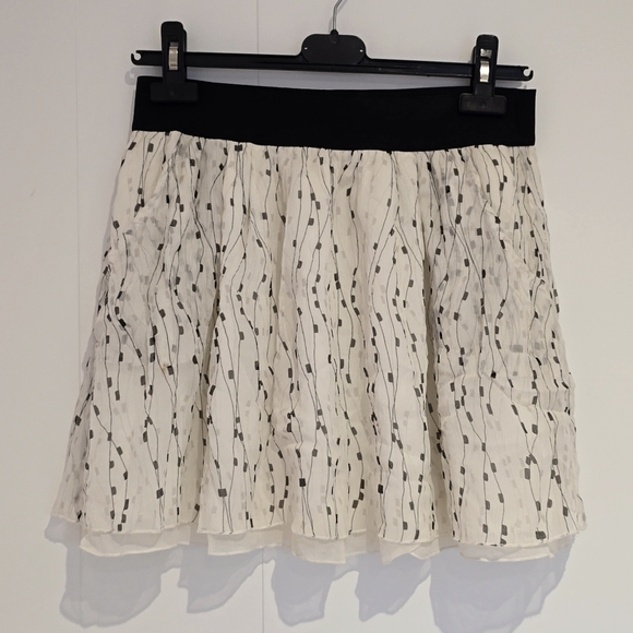 Club Monaco circle and skater silk skirt - Picture 2 of 4